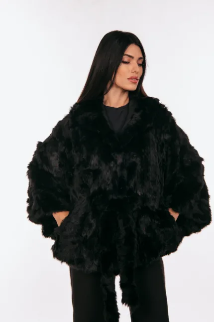 Μαύρη κάπα από γούνα μίνκ με κουκούλα