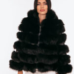 Κοντό τζάκετ από μαύρη γούνα αλεπούς με κουκούλα