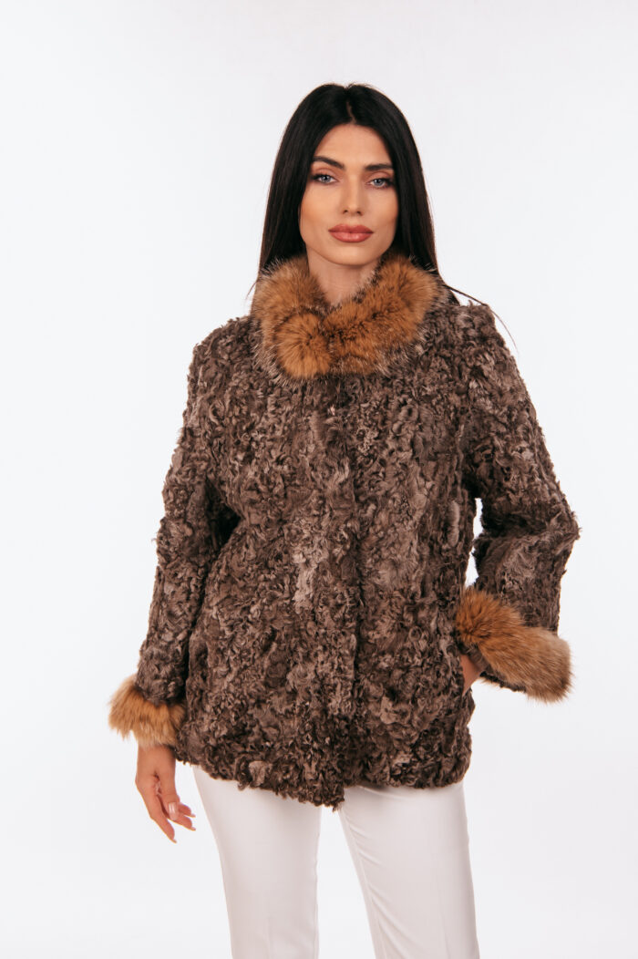 BEIGE SHORT ASTRAKHAN AND FOX FUR JACKET - Image 2