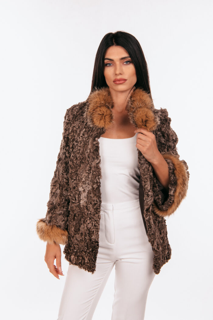 BEIGE SHORT ASTRAKHAN AND FOX FUR JACKET - Image 3