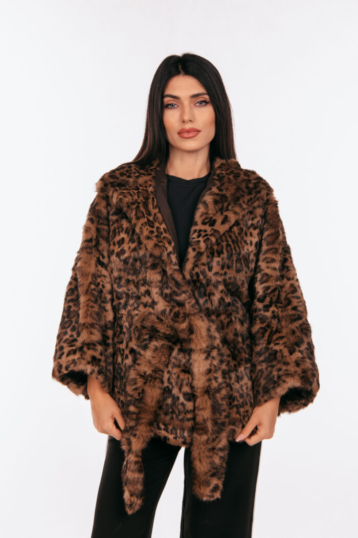 Ετόλ από γούνα Rex κουνελιού με animal print και ζώνη, με κουκούλα. - Image 1