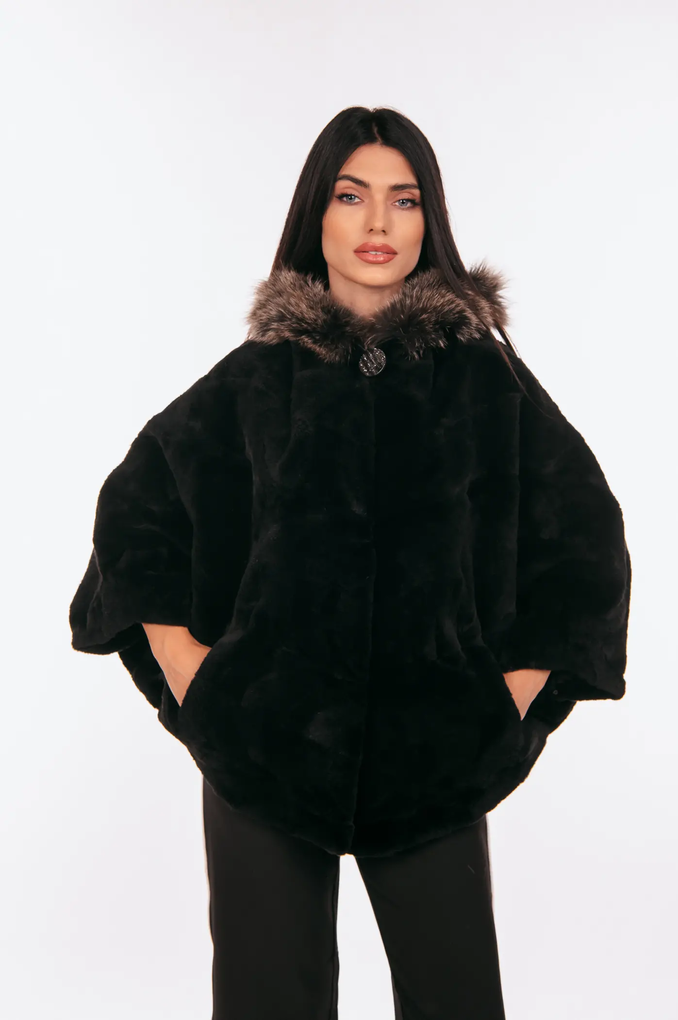 Κάπα από μαύρη γούνα κάστορα και αλεπούς - Image 2