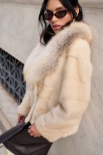 Κρεμ μπουφάν από βιζόν και γούνα αλεπούς - Image 2