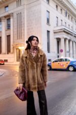 Τζάκετ από γούνα αλεπούς σε κόκκινη και ασημί απόχρωση