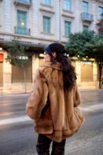 Τζάκετ από γούνα αλεπούς σε κόκκινη και ασημί απόχρωση