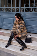 Τζάκετ από γούνα αλεπούς σε κόκκινη και ασημί απόχρωση