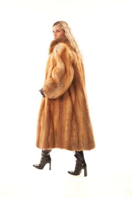 ΚΟΚΚΙΝΟ ΜΑΚΡΥ ΠΑΛΤΟ ΑΠΟ ΓΟΥΝΑ ΑΛΕΠΟΥΣ