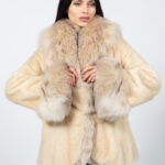 Κρεμ μπουφάν από βιζόν και γούνα αλεπούς