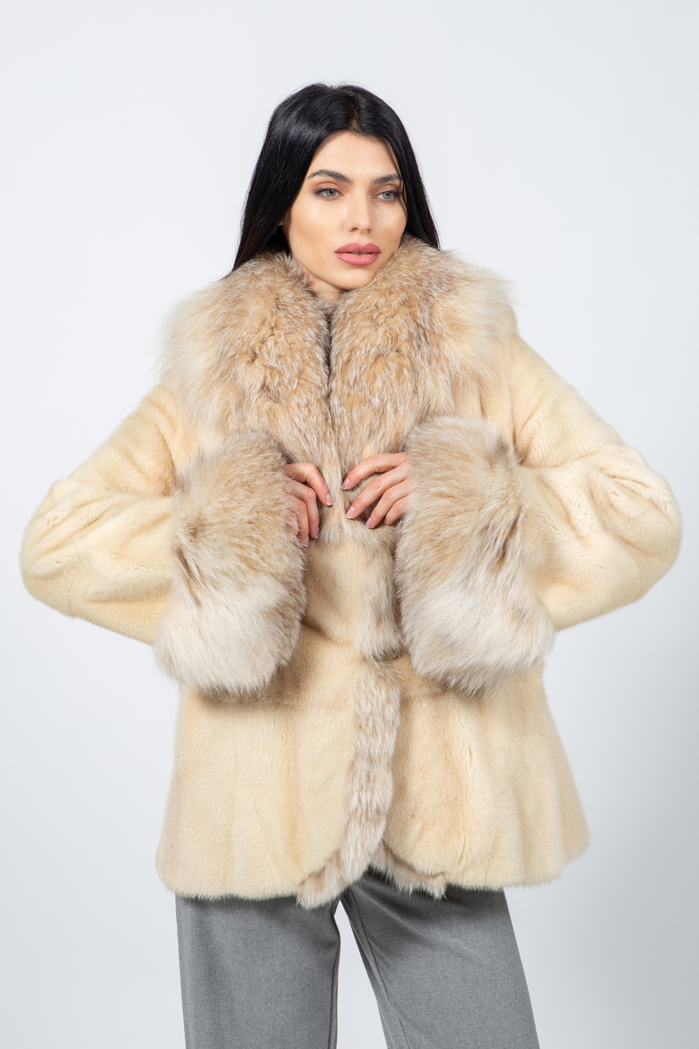Posh-196 Κρεμ μπουφάν από βιζόν και γούνα αλεπούς - Image 1