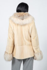 Κρεμ μπουφάν από βιζόν και γούνα αλεπούς - Image 3