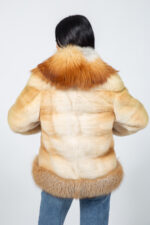 Μπουφάν από γούνα βιζόν και αλεπούς σε χρυσή απόχρωση. - Image 2