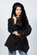 Μαύρο μπουφάν από γούνα αστραχάν και τσιντσιλά με ζώνη και κουκούλα. - Image 3