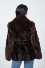 Καφέ μπουφάν από γνήσια γούνα βιζόν με ζώνη. - Image 2