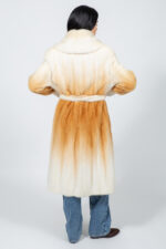 Μπουφάν από γνήσια γούνα βιζόν σε κρεμ και μπεζ απόχρωση, με ζώνη. - Image 3