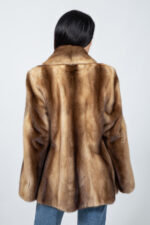 Μπουφάν από γνήσια γούνα βιζόν σε καφέ και μπεζ απόχρωση. - Image 2