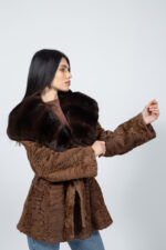 Μαύρο μπουφάν από γνήσια γούνα αστραχάν και τσιντσιλά, με ζώνη και κουκούλα. - Image 4