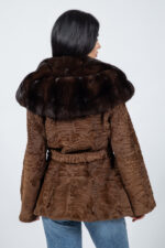 Μαύρο μπουφάν από γνήσια γούνα αστραχάν και τσιντσιλά, με ζώνη και κουκούλα. - Image 3