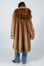 Μακρύ μπουφάν από γνήσια γούνα ζιμπελίνας με κουκούλα. - Image 3