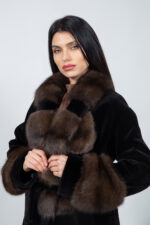 Μακρύ μπουφάν από γούνα ζιμπελίνας και βιζόν σε καφέ απόχρωση, με ζώνη. - Image 2