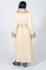 Μακρύ μπουφάν από γούνα ζιμπελίνας και βιζόν σε κρεμ απόχρωση, με ζώνη. - Image 3