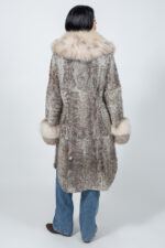 Μακρύ μπουφάν από ασημί αστραχάν και γούνα λύγκα. - Image 3