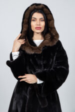 Μπουφάν από γνήσια γούνα ζιμπελίνας και βιζόν σε καφέ απόχρωση, με κουκούλα και ζώνη. - Image 3