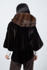 Καφέ μπουφάν από γνήσια γούνα βιζόν με κουκούλα. - Image 3