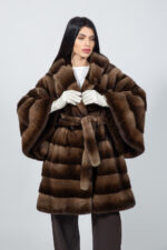 Μπουφάν από γνήσια γούνα ζιμπελίνας και βιζόν σε καφέ απόχρωση, με κουκούλα και ζώνη. - Image 5