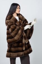 Μπουφάν από γνήσια γούνα ζιμπελίνας και βιζόν σε καφέ απόχρωση, με κουκούλα και ζώνη. - Image 4