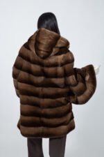 Μπουφάν από γνήσια γούνα ζιμπελίνας και βιζόν σε καφέ απόχρωση, με κουκούλα και ζώνη. - Image 3