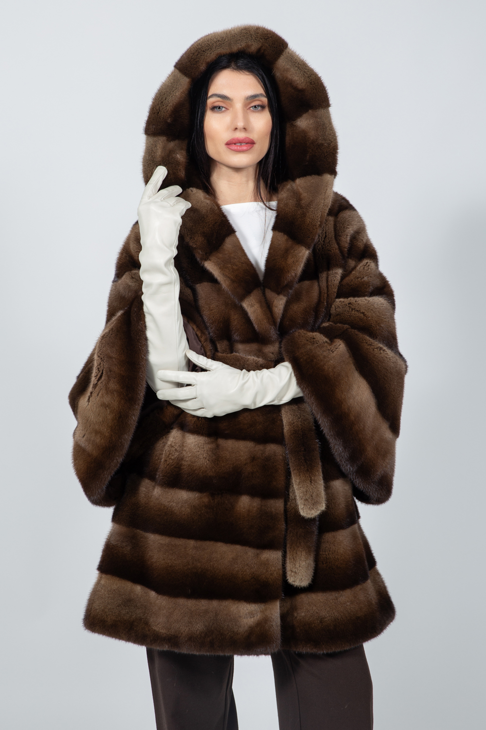 Posh-376 Μπουφάν από γνήσια γούνα ζιμπελίνας και βιζόν σε καφέ απόχρωση, με κουκούλα και ζώνη. - Image 1