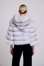 Λευκό μπουφάν από γούνα αλεπούς με κουκούλα. - Image 3