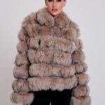 Μπεζ μπουφάν από γούνα αλεπούς