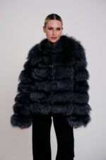 Γκρι μπουφάν από γούνα αλεπούς